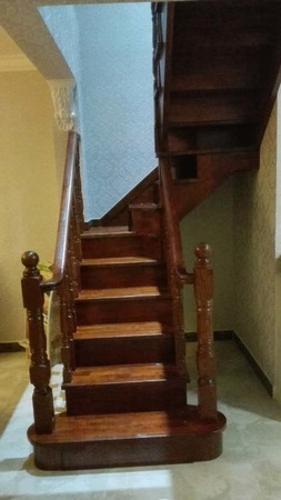 内蒙锡林浩特市实木楼梯定做工程